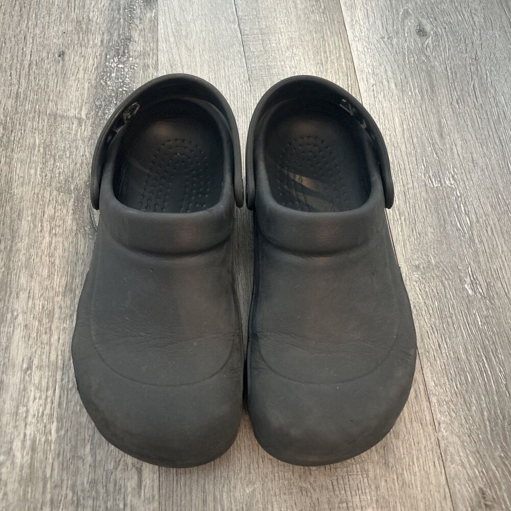 Crocs Unisex-Adult Bistro Clogs, Slip Resistant, Black, 6 Men/8 Women